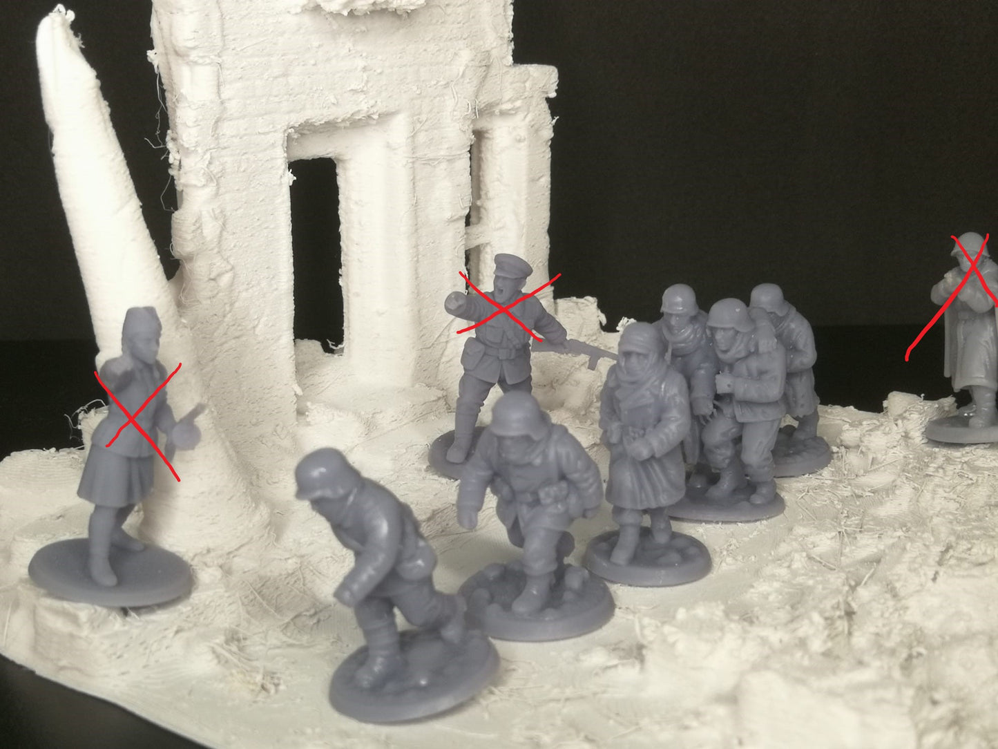 28mm Retreating frozen German soldiers